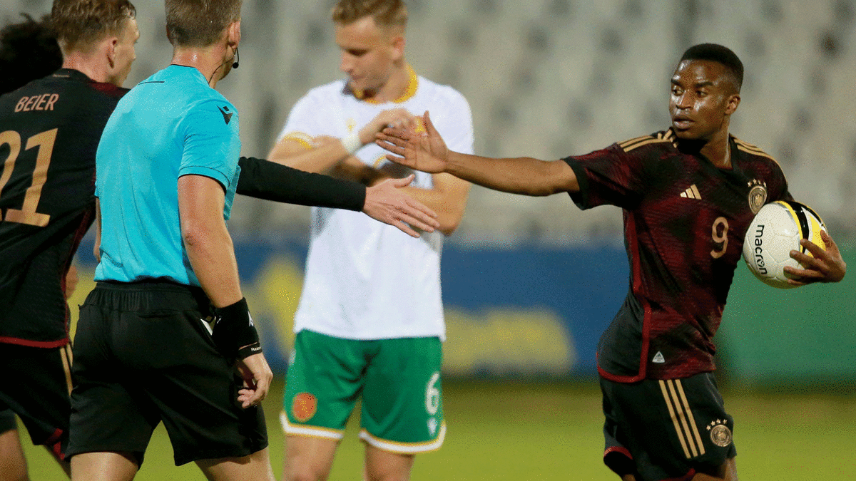U21: BVB talent Youssoufa Moukoko wants to “pay everything”
