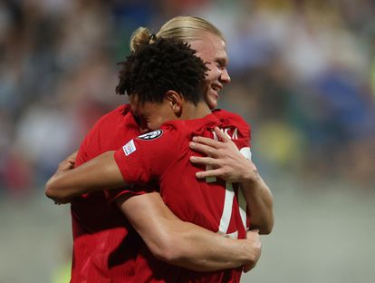 Erling Haaland celebrates with Antonio Nusa a goal against Cyprus.