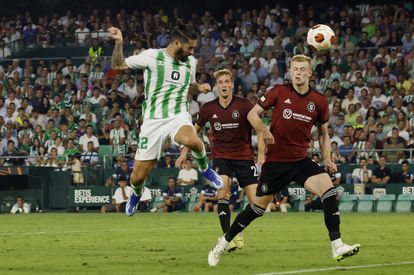 Isco finishes off with a header to score the winning goal for Betis against Sparta.