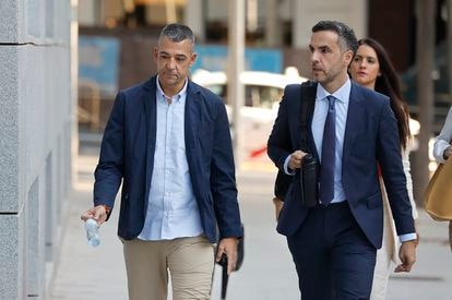 On the left, Rubén Rivera, head of marketing at the RFEF, this Tuesday at the National Court.