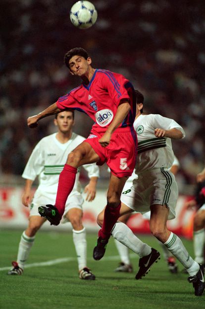 Belodedici, during a match between Panathinaikos and Steaua Bucharest in the 1998-1999 season.