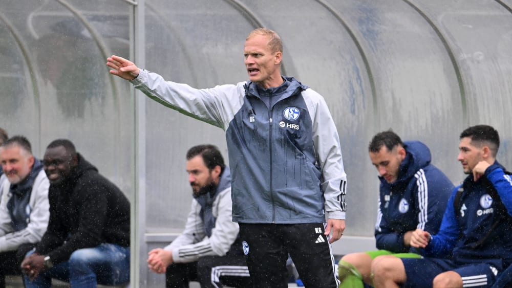 He sets the new direction at Schalke: coach Karel Geraerts.