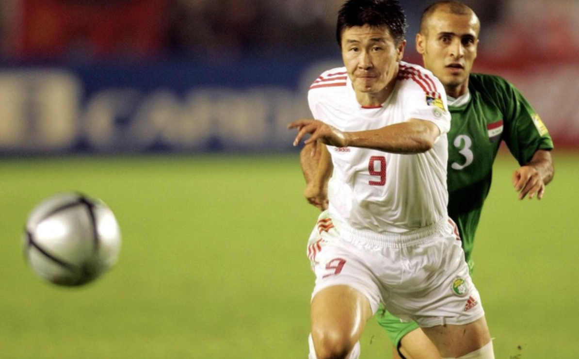 Hei Hai Dong played for the Chinese team from 1992 to 2004